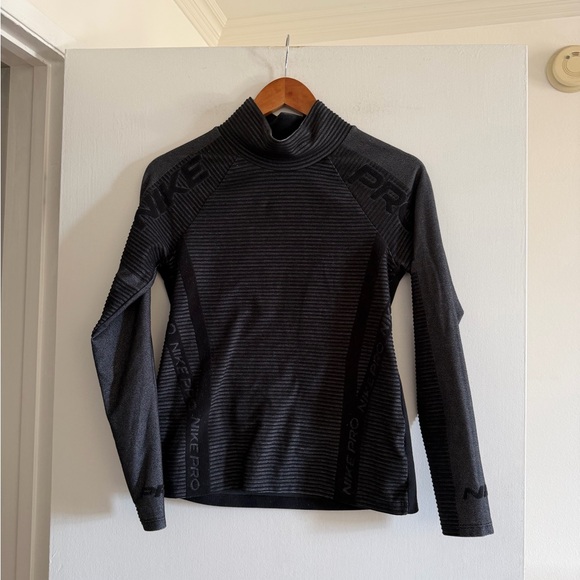 Nike Pro HyperWarm Black/Gray Pullover Long Sleeve Top size Small EUC - Picture 10 of 14